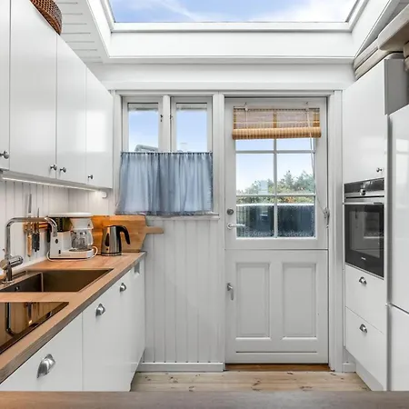 Odeta - 50m From The Sea By Interhome